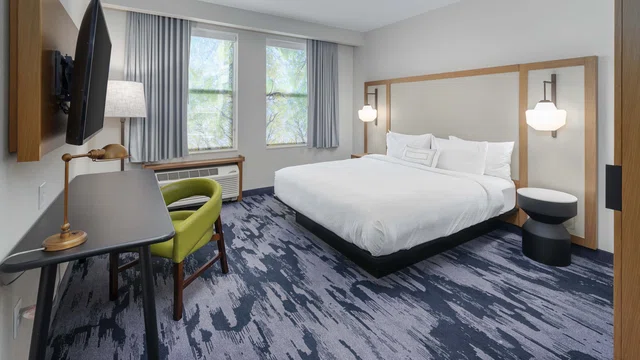FIS_AVLFM_Guestroom_1.jpg