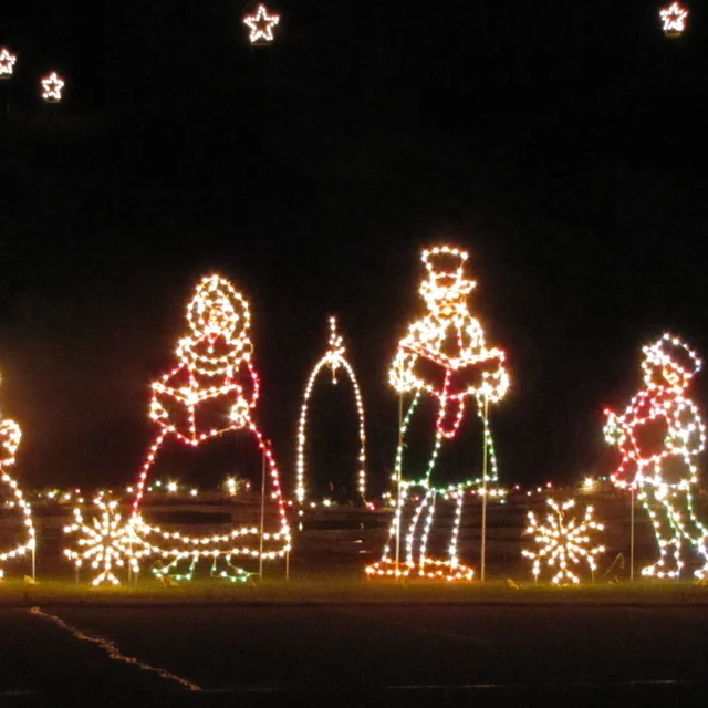 carolers close up landscape.jpg